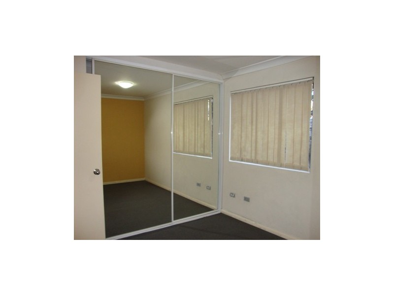 Unit 13/2 Wentworth Avenue, Toongabbie NSW 2146