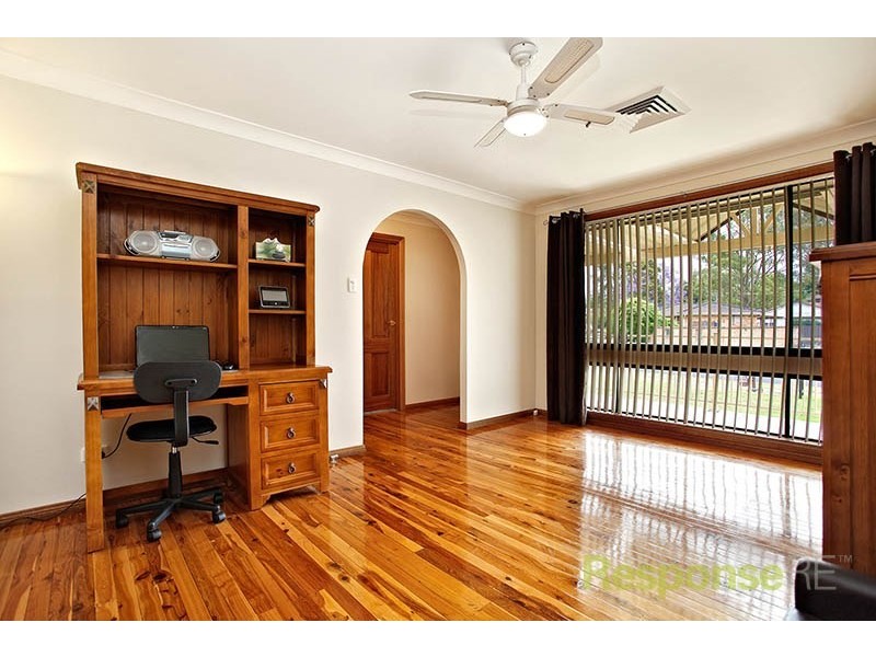 35 Fuchsia Crescent, Quakers Hill NSW 2763