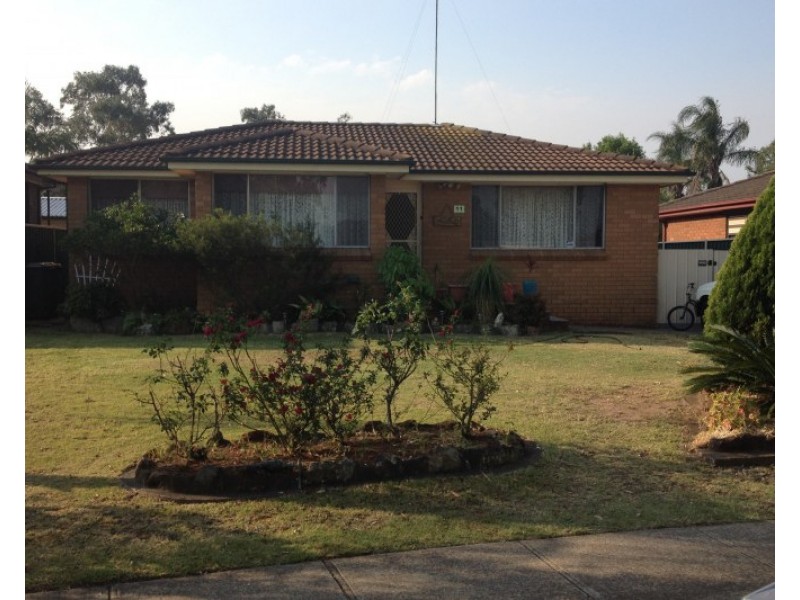 11 Malone Crescent, Dean Park NSW 2761