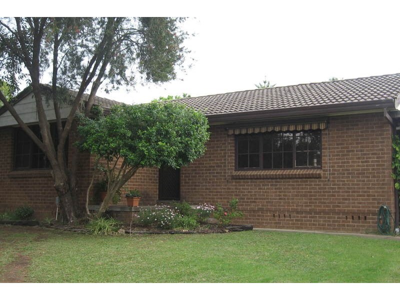11 Tallagandra Drive, Quakers Hill NSW 2763