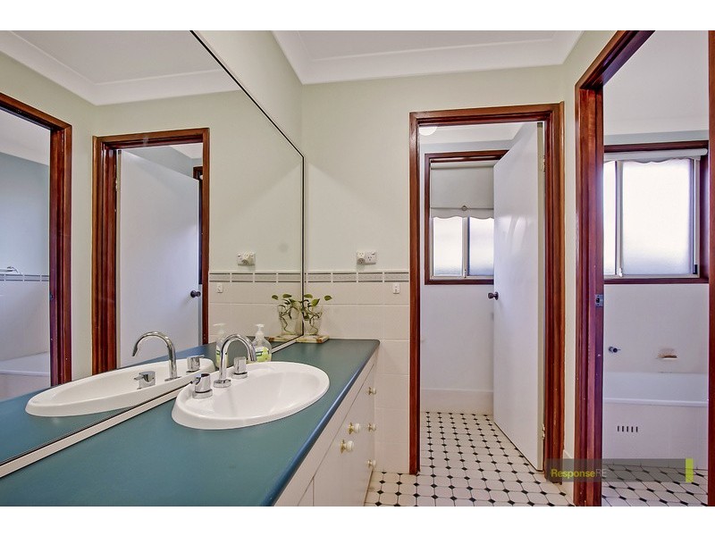 39 Manorhouse Boulevard, Quakers Hill NSW 2763