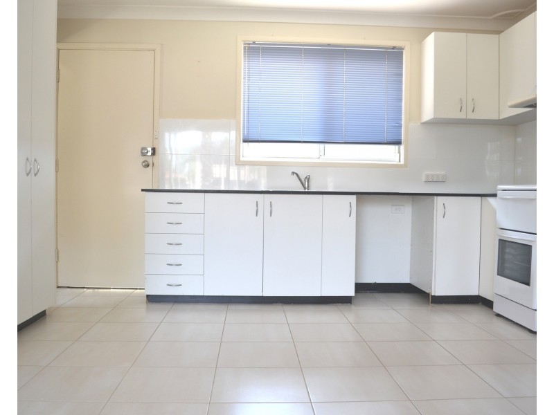 33 Ridgeway Crescent, Quakers Hill NSW 2763