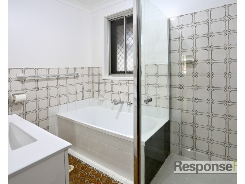 35  Chaplin Crescent, Quakers Hill NSW 2763