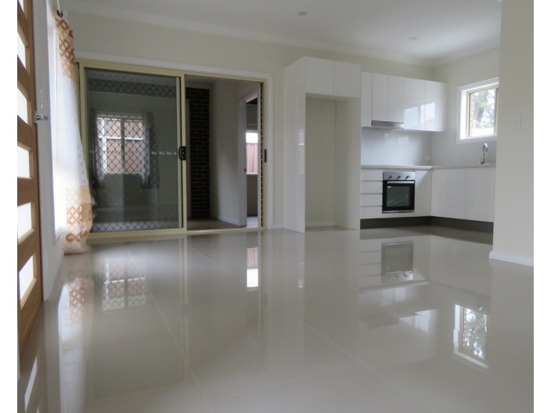 8a Boston Place, Toongabbie NSW 2146