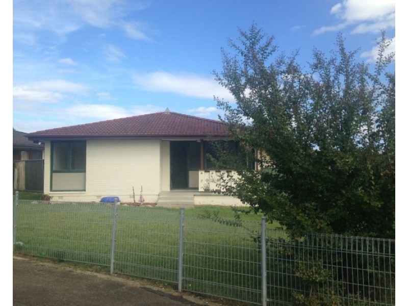 23 Riddel Crescent, Blackett NSW 2770