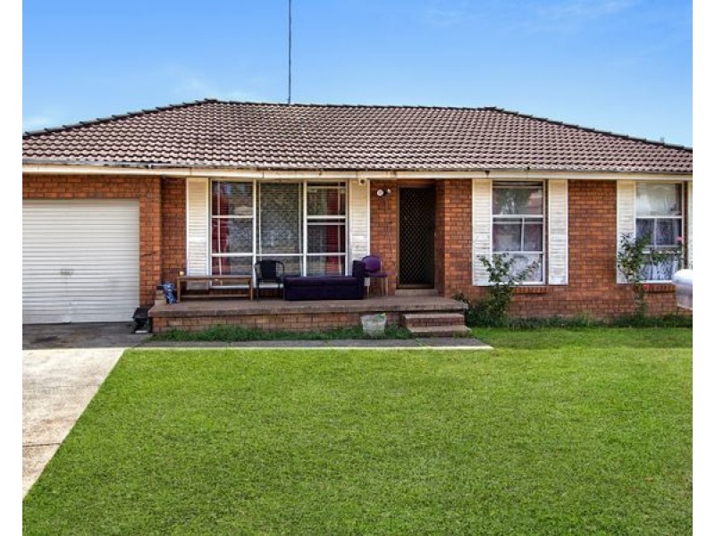 90 Tallagandra Drive, Quakers Hill NSW 2763