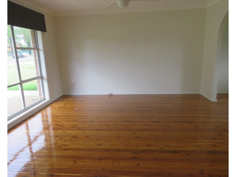 90 Tallagandra Drive, Quakers Hill NSW 2763