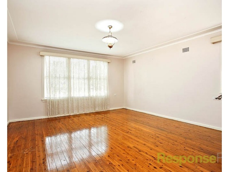 8 Rosalind Road, Marayong NSW 2148