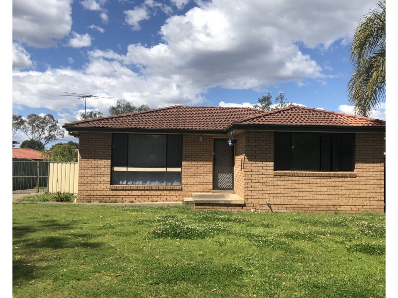 8 Mallory Street, Dean Park NSW 2761