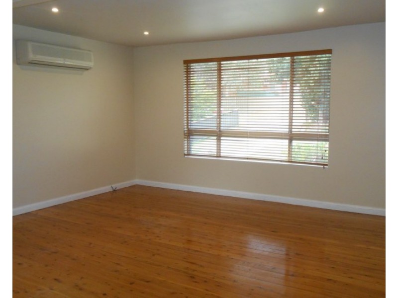 8 Dodson Crescent, Winston Hills NSW 2153