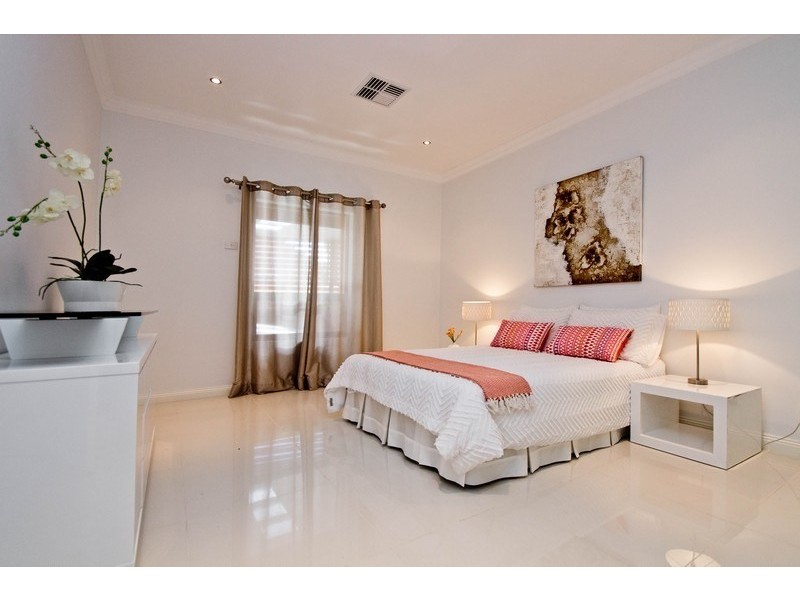 1 Kelmscott Street, Oaklands Park SA 5046
