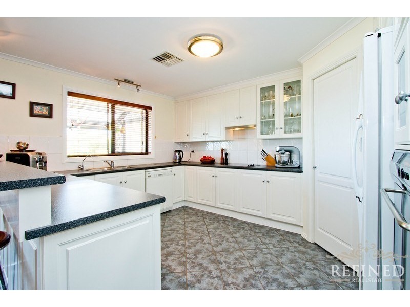25 Vennachar Drive, Hallett Cove SA 5158