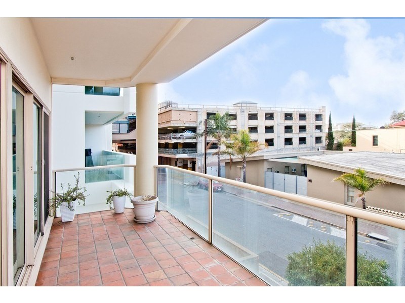 8/5 South Esplanade, Glenelg SA 5045