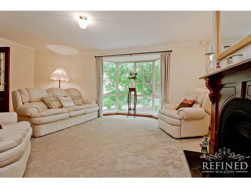 4 Sunnybanks Drive, Happy Valley SA 5159