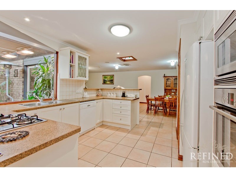 4 Sunnybanks Drive, Happy Valley SA 5159