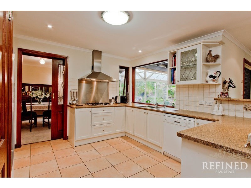 4 Sunnybanks Drive, Happy Valley SA 5159