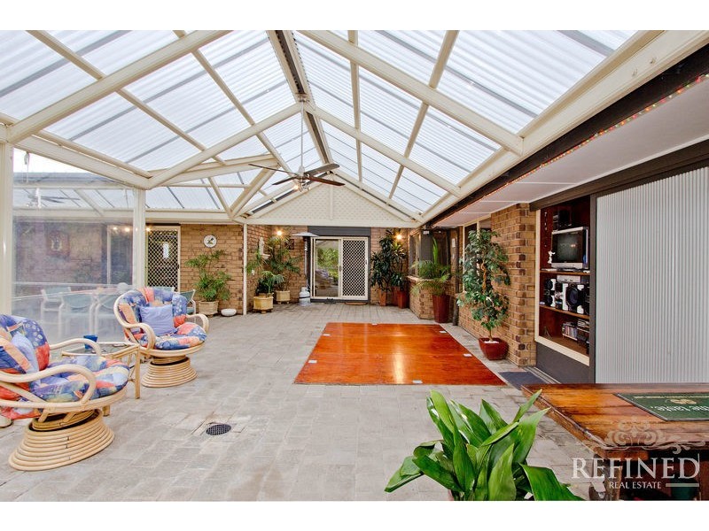 4 Sunnybanks Drive, Happy Valley SA 5159