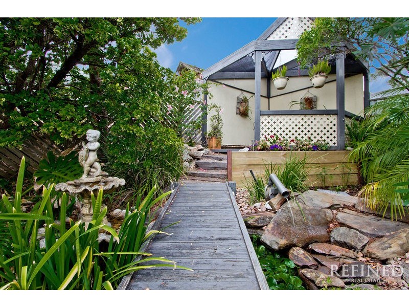 4 Sunnybanks Drive, Happy Valley SA 5159