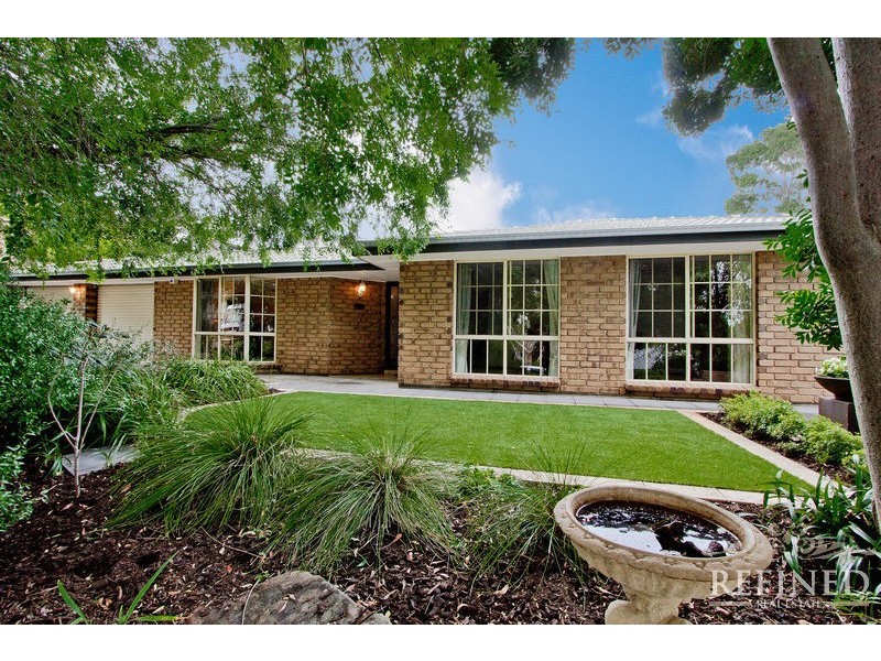 4 Sunnybanks Drive, Happy Valley SA 5159
