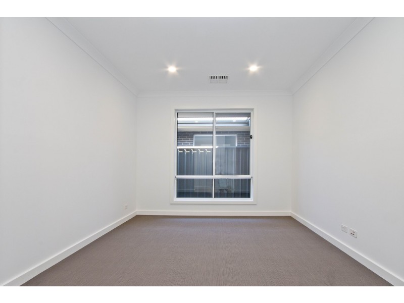 143 Trimmer Parade, Seaton SA 5023