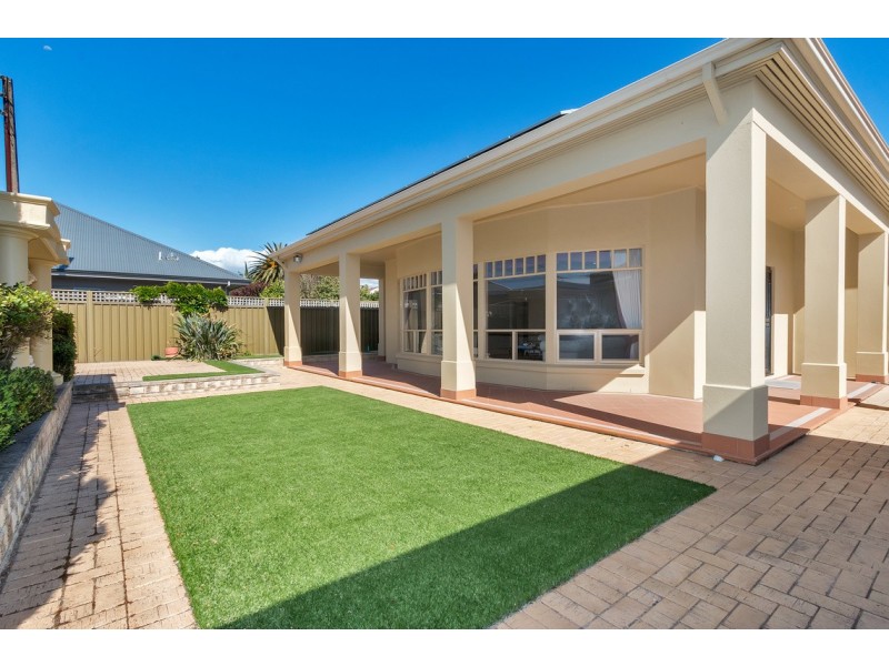 7A Maturin Road, Glenelg SA 5045