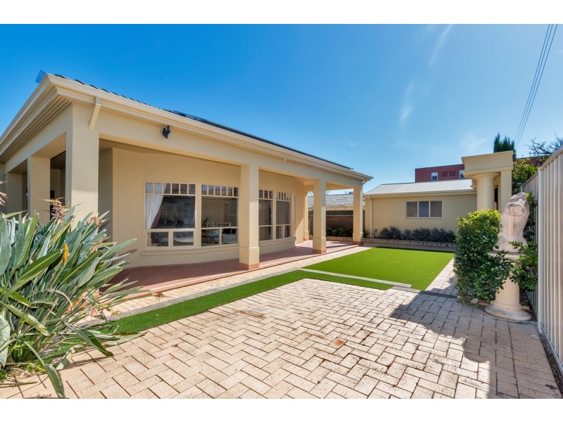 7A Maturin Road, Glenelg SA 5045
