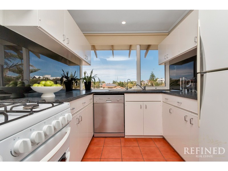 4/82 Military Road, Tennyson SA 5022
