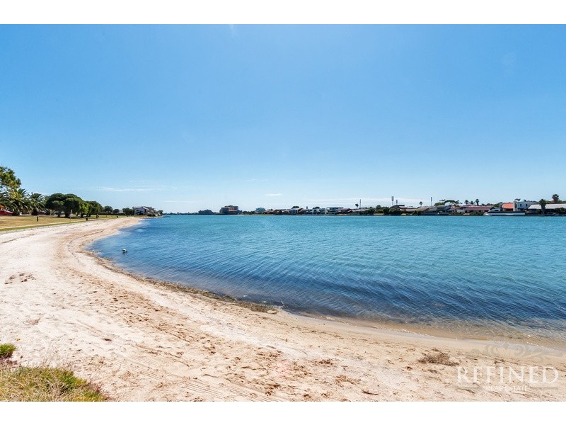 4/82 Military Road, Tennyson SA 5022