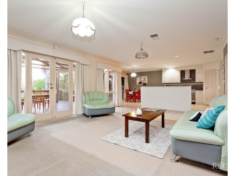 15 Ridgehaven Drive, Bellevue Heights SA 5050