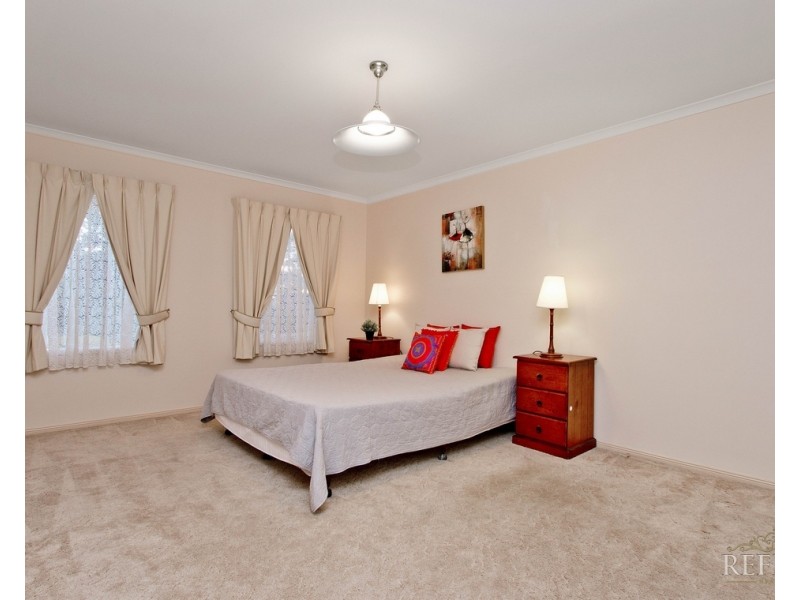 15 Ridgehaven Drive, Bellevue Heights SA 5050