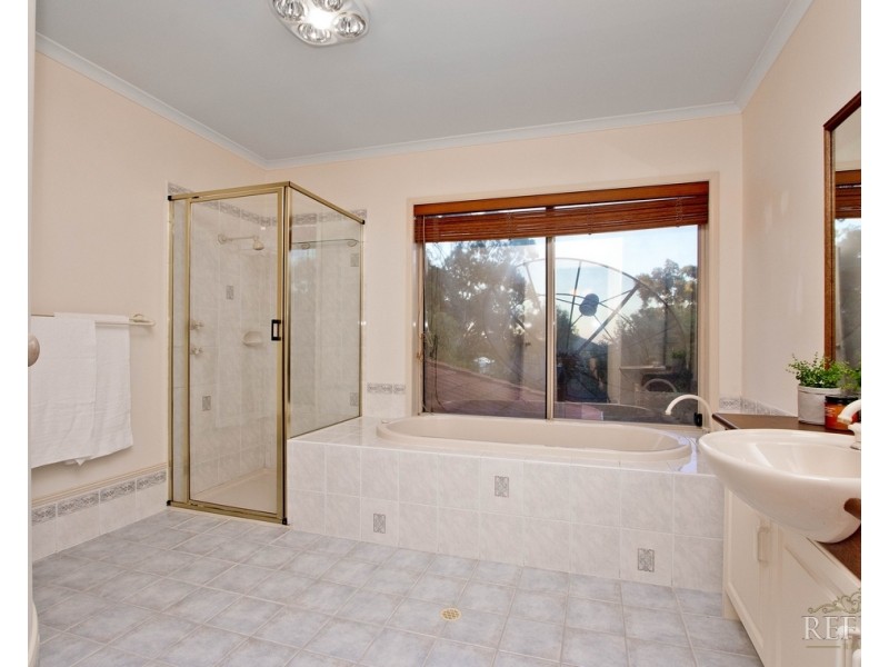 15 Ridgehaven Drive, Bellevue Heights SA 5050