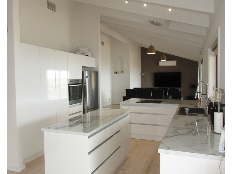 13 Mayflower Crescent, Hallett Cove SA 5158