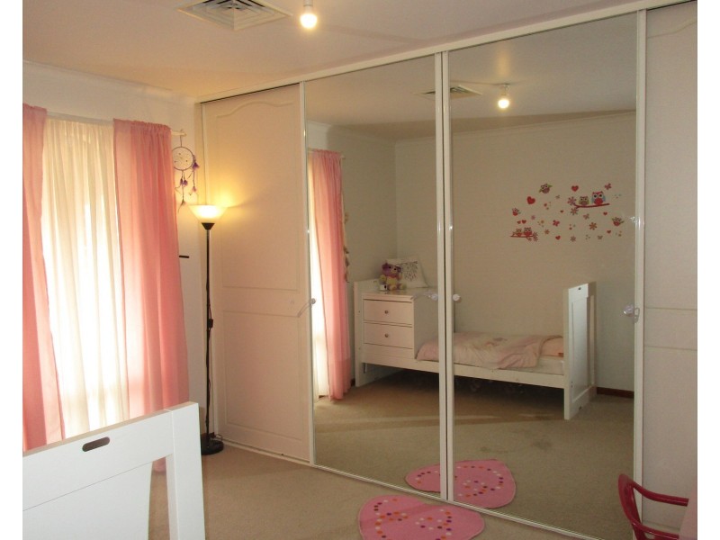 13 Mayflower Crescent, Hallett Cove SA 5158