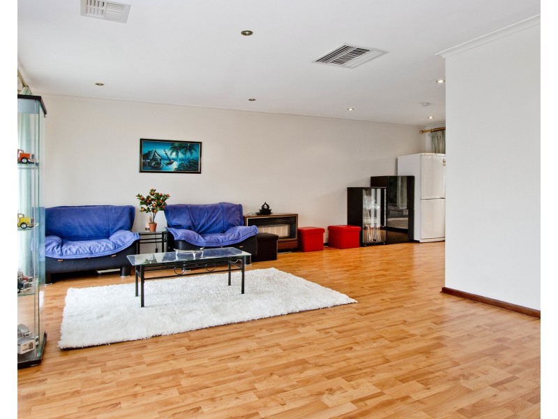 1 Quinway Court, Hallett Cove SA 5158