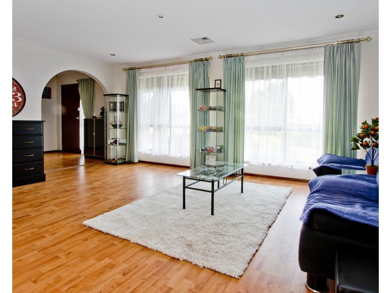 1 Quinway Court, Hallett Cove SA 5158