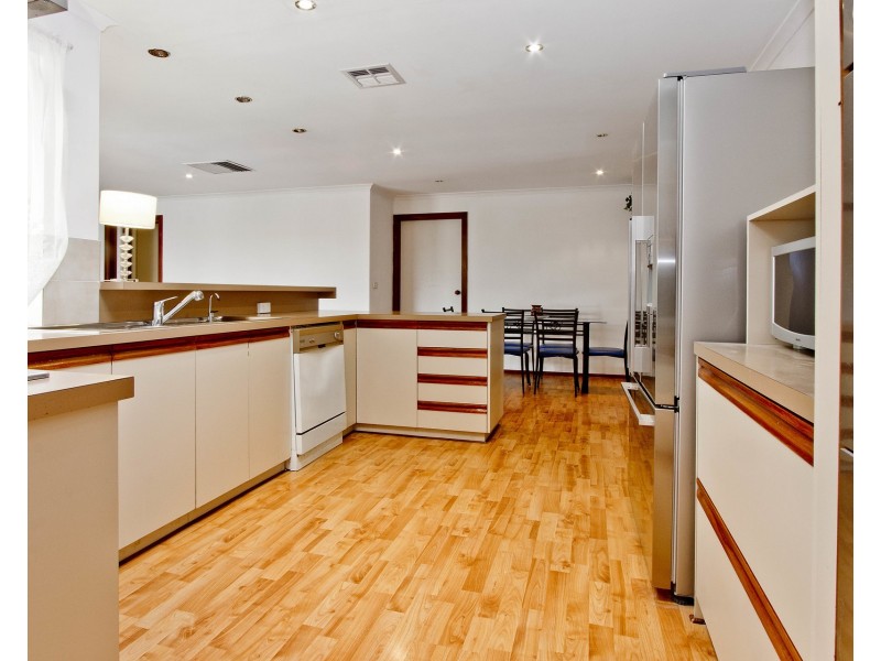 1 Quinway Court, Hallett Cove SA 5158