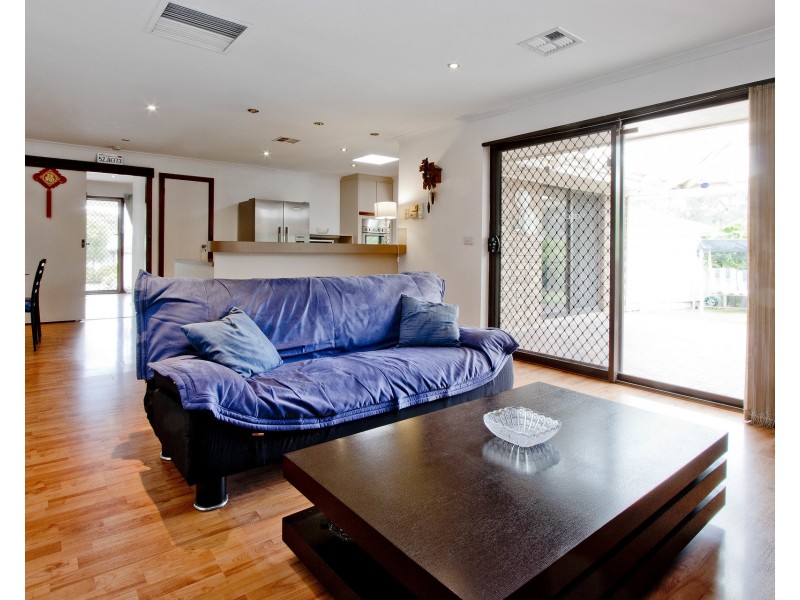 1 Quinway Court, Hallett Cove SA 5158