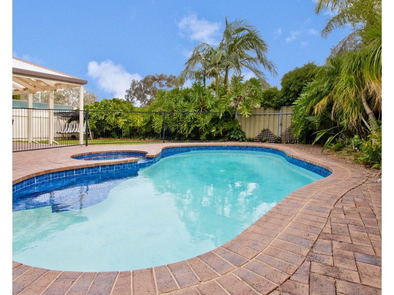 1 Quinway Court, Hallett Cove SA 5158