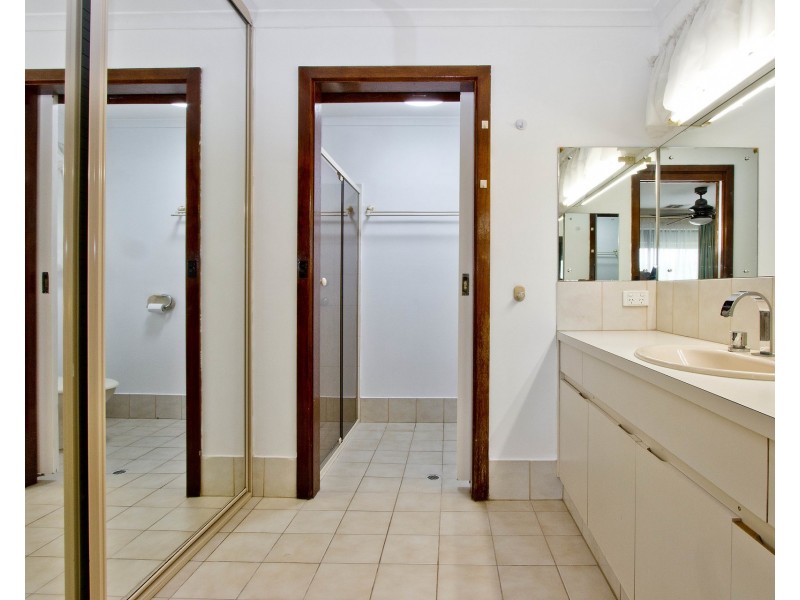 1 Quinway Court, Hallett Cove SA 5158