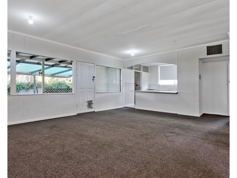 20 Dennis Crescent, Para Hills SA 5096