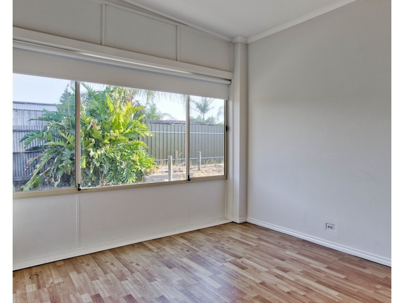 20 Dennis Crescent, Para Hills SA 5096