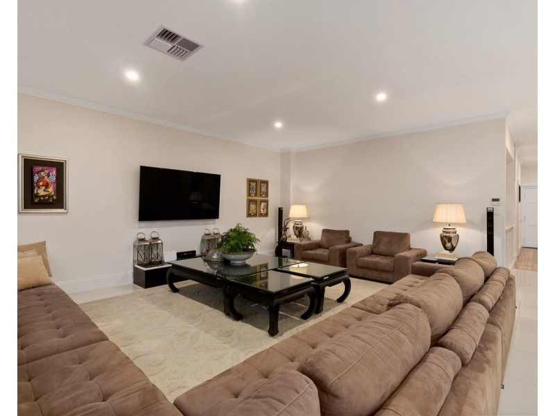 11 Caroona Avenue, Hove SA 5048