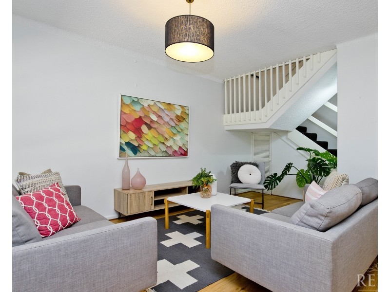 2/5 Mooloola Way, West Lakes Shore SA 5020