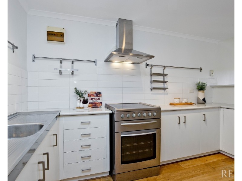 2/5 Mooloola Way, West Lakes Shore SA 5020