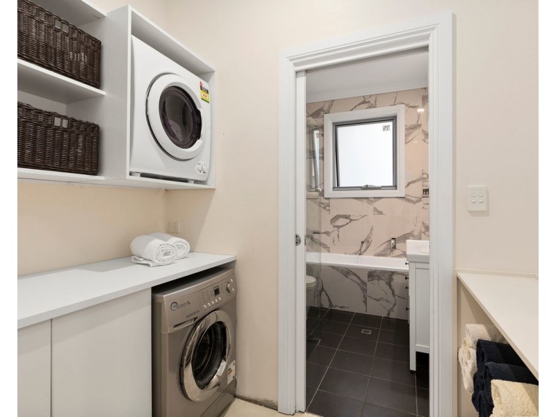 11 Caroona Avenue, Hove SA 5048