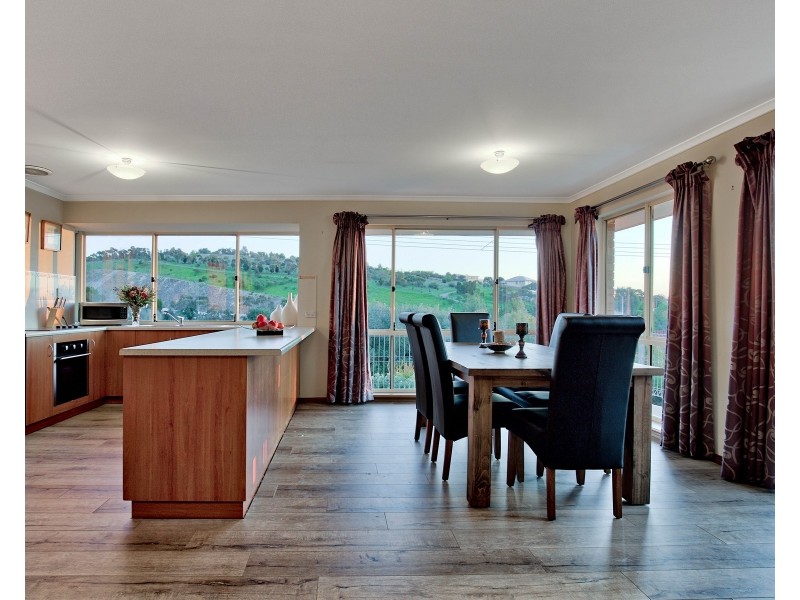 6 Victoria Parade, Darlington SA 5047