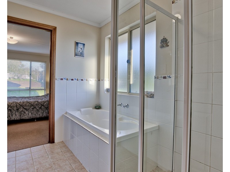 6 Victoria Parade, Darlington SA 5047