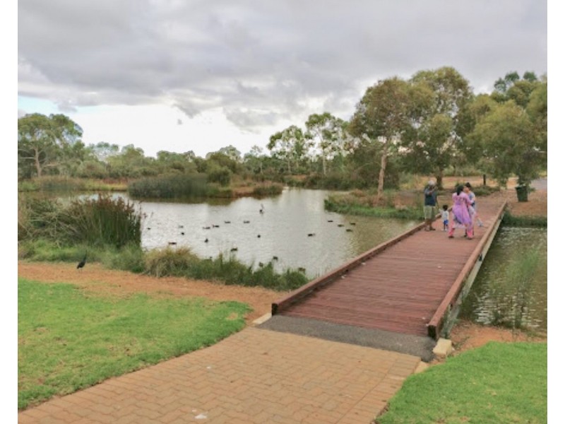 2 Lancelot Grove, Burton SA 5110