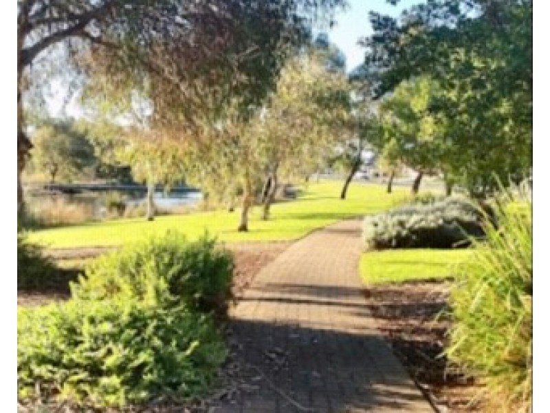 2 Lancelot Grove, Burton SA 5110