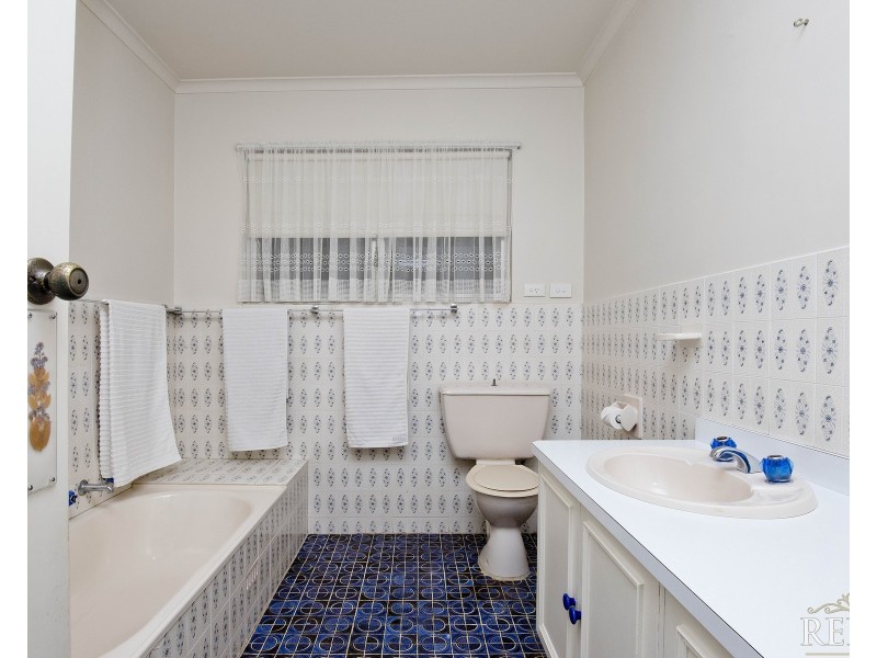 7 Knightsbridge Road, Leabrook SA 5068